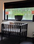 Zwarte in hoogte verstelbare baby box.(Incl. Matras + kleed), Ophalen, Zo goed als nieuw, Overige typen
