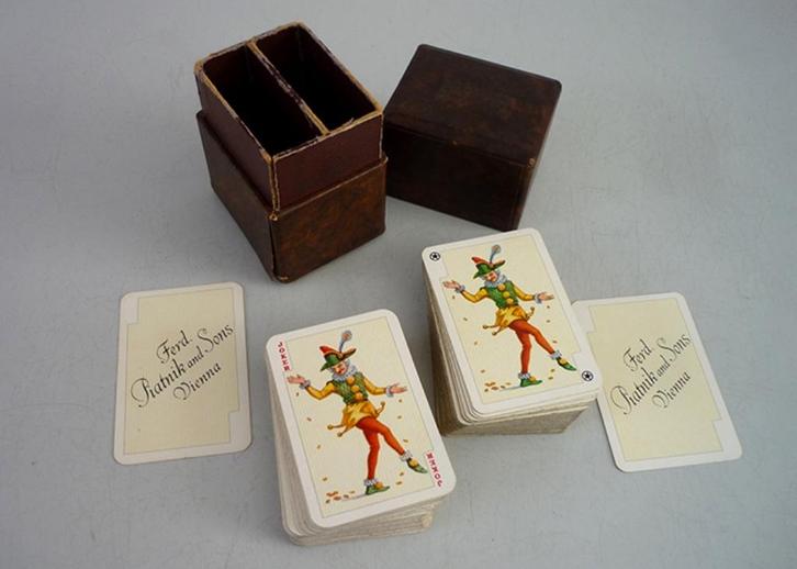 Vintage Piatnik bridge kaarten dubbel leren doos jaren 50-70, Hobby en Vrije tijd, Gezelschapsspellen | Kaartspellen, Gebruikt
