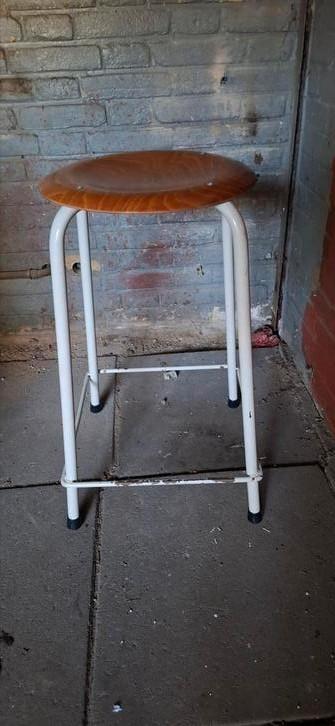 vintage krukken/ retro krukken / industriële krukken beschikbaar voor biedingen