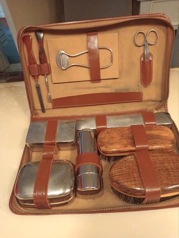 Vintage Lederen Toiletset Reiskoffer beschikbaar voor biedingen