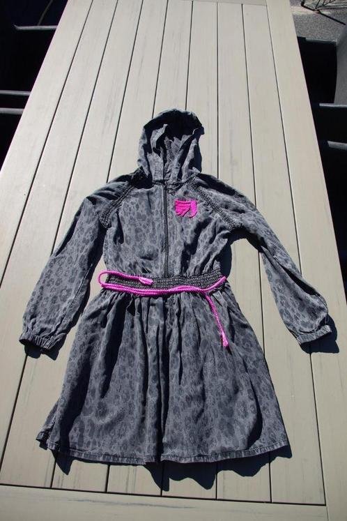 Jm grijze jurk met roze ceintuur (maat 158/164), Kinderen en Baby's, Kinderkleding | Maat 164, Gebruikt, Meisje, Jurk of Rok, Ophalen of Verzenden