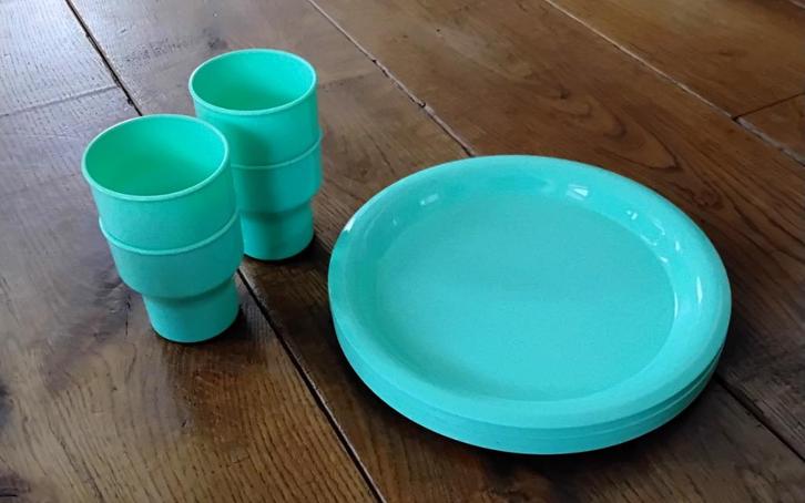 Picknickborden - picknickbekers - plastic bekers en borden, Huis en Inrichting, Keuken | Servies, Gebruikt, Overige typen, Overige stijlen