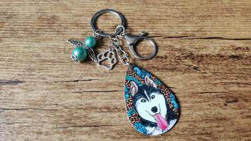 Tashanger Sleutelhanger Husky leer met beschermengeltje beschikbaar voor biedingen