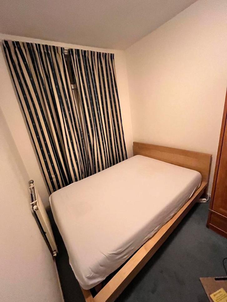 IKEA MALM Bed 140x200 met verstelbare frame, Huis en Inrichting, Slaapkamer | Bedden, Zo goed als nieuw, Tweepersoons, 140 cm