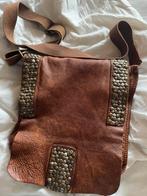 Bruine leren schoudertas met studs, merk Cowboysbag, Ophalen of Verzenden, Gebruikt, Bruin, Schoudertasje