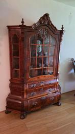 Wortelnoten vitrinekast € 225, Ophalen