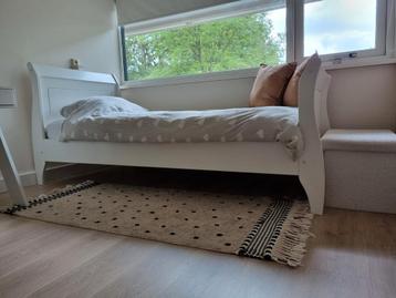 Woood Bed