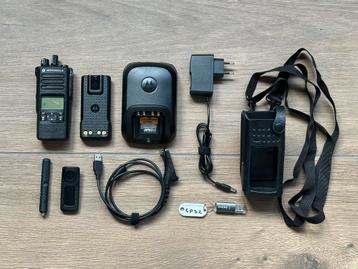 Motorola DP4600 (UHF) met accu, lader en progr.kabel beschikbaar voor biedingen