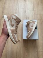 Nike Air Jordan 1 Mid Womens Light Tan (EU 42,5), Kleding | Dames, Nike Air Jordan, Overige kleuren, Nieuw, Ophalen of Verzenden