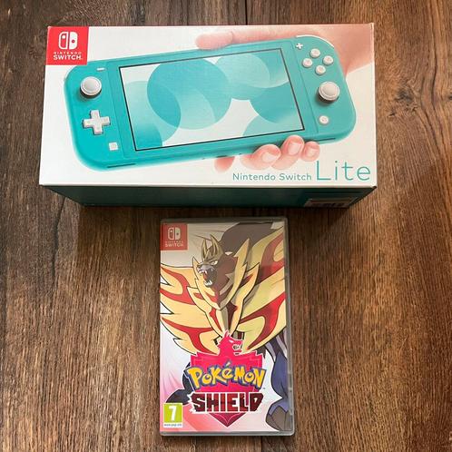 Nintendo Switch Lite / Beschermhoes / Pokémon Shield, Spelcomputers en Games, Spelcomputers | Nintendo Switch Lite, Zo goed als nieuw
