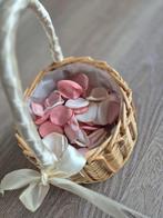Mandje strooimandje riet zijde rozenblaadjes bruidsmeisje, Ophalen of Verzenden, Zo goed als nieuw, Geboorte of Huwelijk