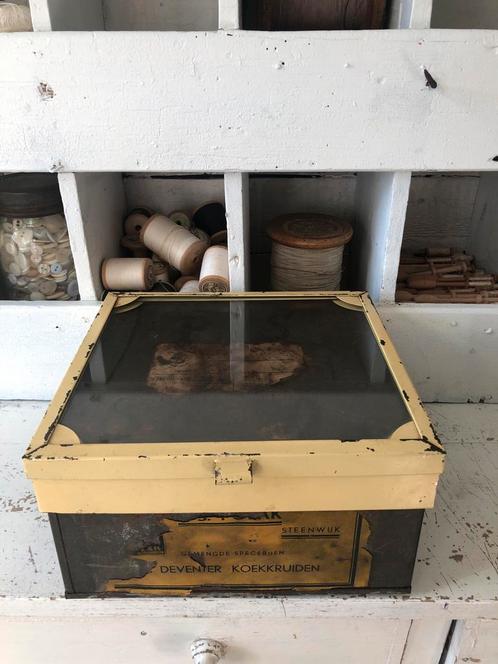 Oud koekblik met glazen venster ~ brocante, Antiek en Kunst, Antiek | Keukenbenodigdheden, Ophalen of Verzenden