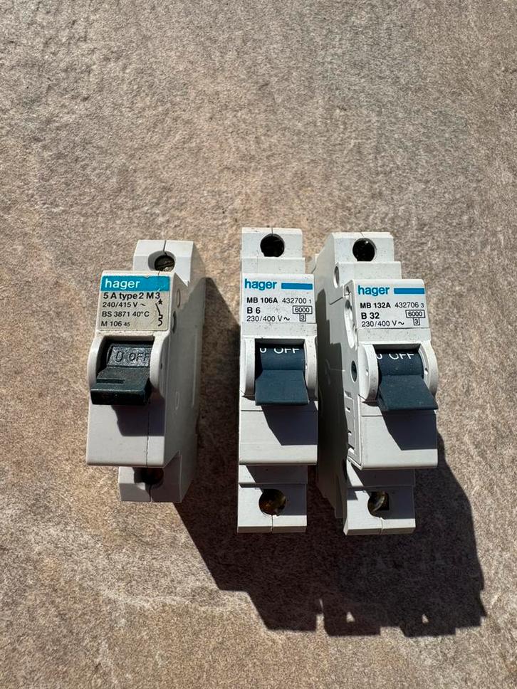 3x Hager installatieautomaten B6, B32 en 5A, Hobby en Vrije tijd, Elektronica-componenten, Gebruikt, Ophalen of Verzenden