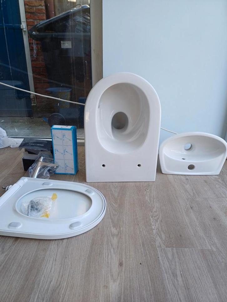Compleet toilet plus wastafel, Huis en Inrichting, Badkamer | Badkamermeubels, Nieuw, Wasbak of Wastafel, Minder dan 100 cm, Minder dan 50 cm