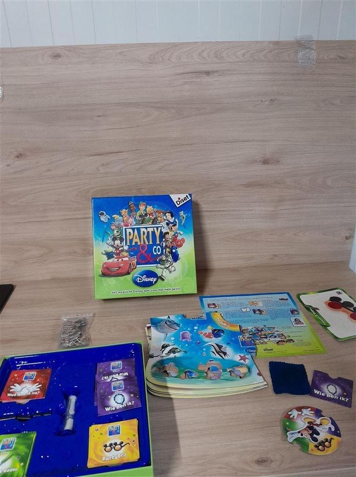 party en co disney pixar - s1758, Hobby en Vrije tijd, Gezelschapsspellen | Bordspellen, Zo goed als nieuw, Ophalen of Verzenden