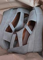 Suede sandalen met plateau, Kleding | Dames, Schoenen, Ophalen of Verzenden, Nieuw, Blauw, Sandalen of Muiltjes