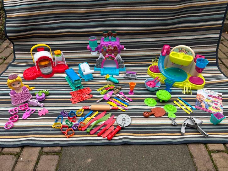 Play-Doh Set en Cake pops factory  - Veel Accessoires!, Kinderen en Baby's, Speelgoed | Overig, Gebruikt, Jongen of Meisje, Ophalen of Verzenden