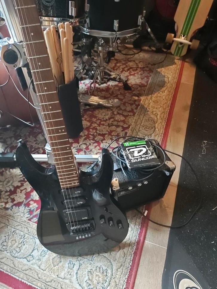 Zwarte Vantage Elektrische Gitaar, Muziek en Instrumenten, Snaarinstrumenten | Gitaren | Elektrisch, Gebruikt, Solid body, Overige merken