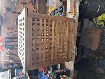 Mooie tafel met opbergfuctie beschikbaar voor biedingen