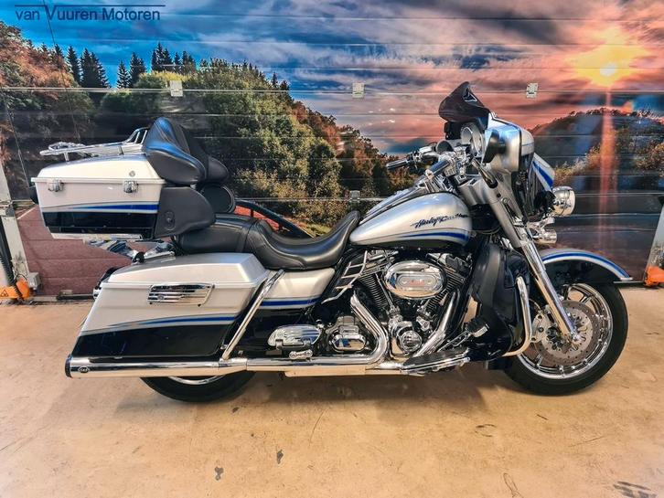 HARLEY-DAVIDSON FLHTCUSE4 CVO ULTRA 5HD ORIGINEEL NL, Motoren, Motoren | Harley-Davidson, Bedrijf, Chopper, meer dan 35 kW, 2 cilinders