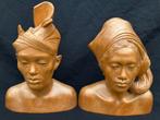 2 oude houten beelden uit Indonesië : Nederlands Indië, Antiek en Kunst, Ophalen of Verzenden