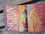 Nora Roberts - De gloed van vuur, Ophalen of Verzenden, Zo goed als nieuw, Nederland, Nora Roberts
