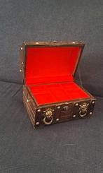 Vintage sierandenkist, Sieraden, Tassen en Uiterlijk, Beautycases, Ophalen of Verzenden, Zo goed als nieuw, Rood