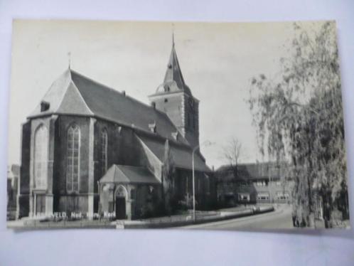 varsseveld ned. herv. kerk met huizen mooi gelopen foto glan, Verzamelen, Ansichtkaarten | Nederland, Gelopen, Gelderland, 1940 tot 1960