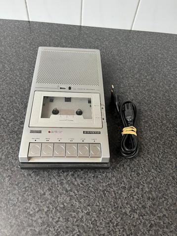 Sanyo Slim 5E cassette recorder , speler .  beschikbaar voor biedingen
