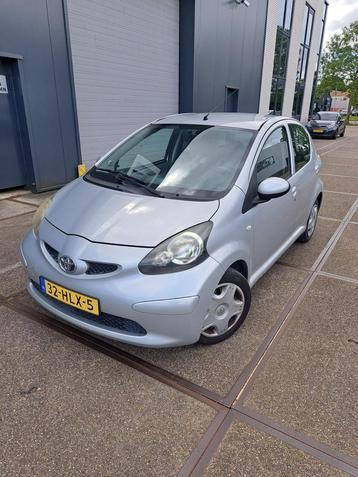 Toyota Aygo 1.0-12V AIRCO / NAP / ELEKT RAMEN / APK / 5DRS / beschikbaar voor biedingen