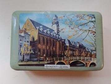 vintage blik Universiteit Leiden (Wettig gedep. "Meer Baet") beschikbaar voor biedingen