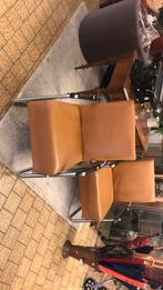 Twee leren stoelen, Ophalen, KringloopCentrum De Markt Zeist, Zo goed als nieuw, Info@Kringloopdemarktzeist.nl