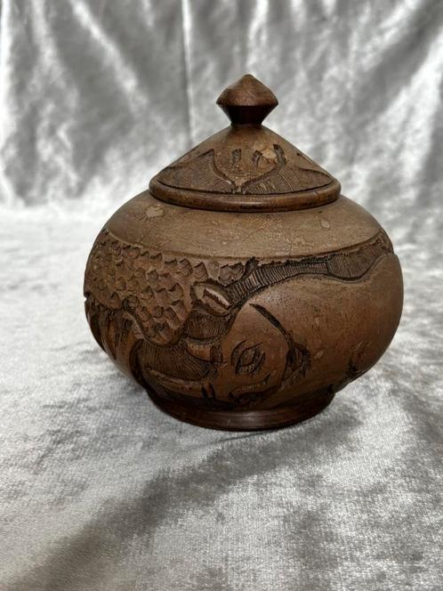 Afrikaanse hout uitgesneden decoratie pot met neushoorn, Antiek en Kunst, Curiosa en Brocante, Ophalen of Verzenden