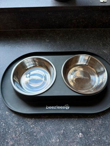 Beeztees dinnerset siliconen honden voerbak te koop beschikbaar voor biedingen