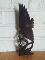 Houtsnijwerk indonesië vogel voert jong, Ophalen