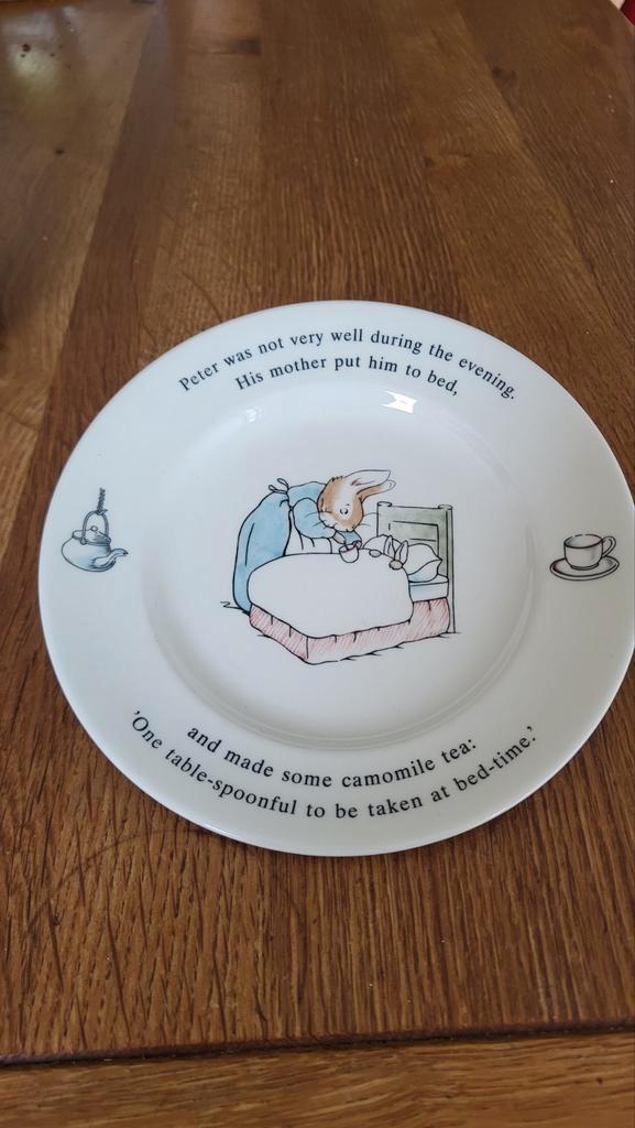 Peter Rabbit Bordje - Wedgwood Diameter 17 cm, Antiek en Kunst, Antiek | Schalen, Ophalen of Verzenden