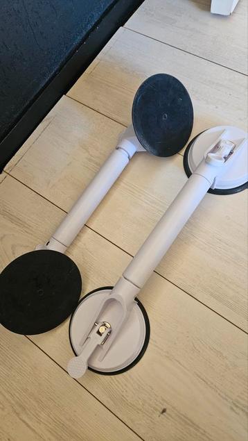  2 badgrepen met zuignappen - Wit beschikbaar voor biedingen