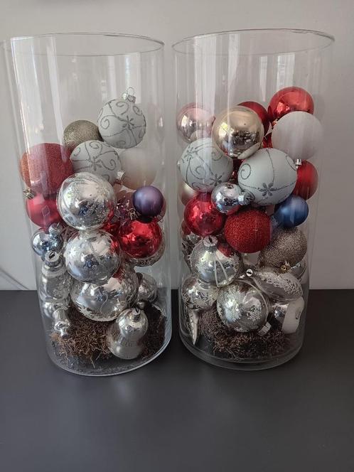 2 grote vazen met kerstballen, Diversen, Kerst, Gebruikt, Ophalen of Verzenden