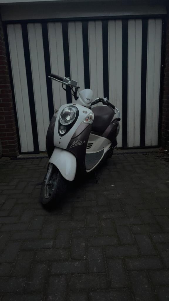 Sym mio 65cc, Fietsen en Brommers, Scooters | SYM, Zo goed als nieuw, Mio, Benzine, Ophalen
