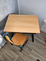 Vintage Schooltafeltje met stoel, Kinderen en Baby's, Kinderkamer | Tafels en Stoelen, Ophalen, Gebruikt, Tafel(s) en Stoel(en)