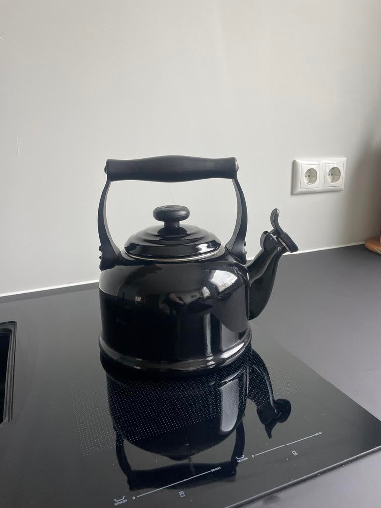 Le Creuset Fluitketel - 2,1L - Zwart - Gebruikt, Ophalen of Verzenden, Gebruikt