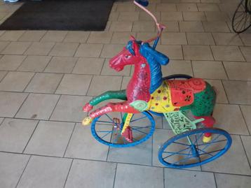 Antiek fietspaard beschikbaar voor biedingen