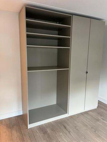 4 planken IKEA pax + pax kast (inklapbaar) grijsbeige Katwij beschikbaar voor biedingen