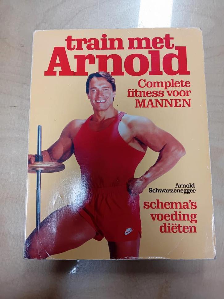 Train met Arnold - Fitnessboek, Boeken, Sportboeken, Gelezen, Fitness, Ophalen of Verzenden