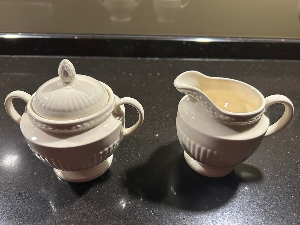 Wedgwood suikerpot en melkkan, Antiek en Kunst, Antiek | Servies compleet, Ophalen of Verzenden