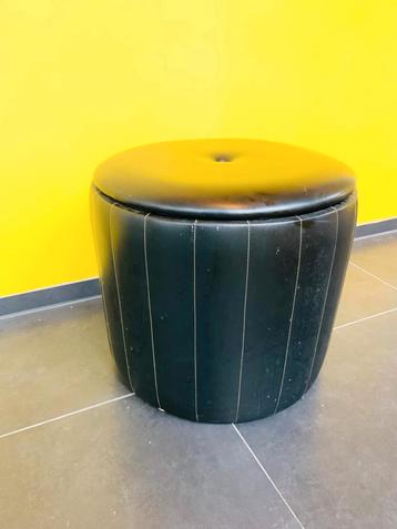 Vintage Skai Poef Jaren 70 met Opbergruimte. beschikbaar voor biedingen