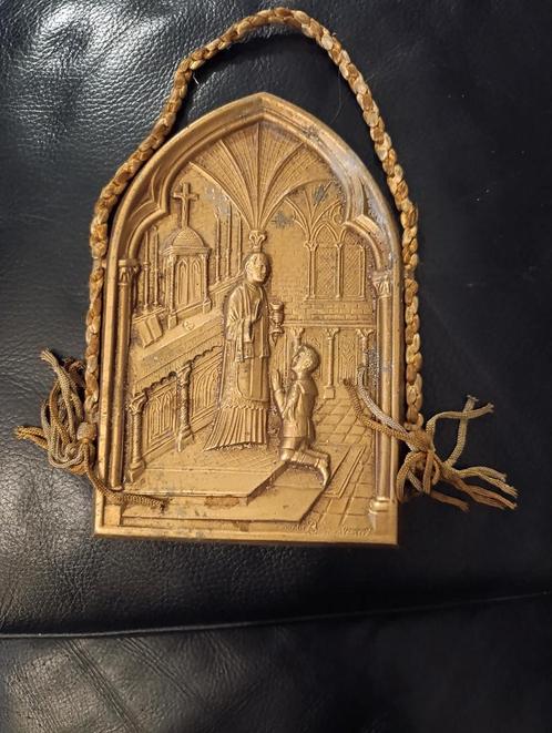 Religieuze plaquette priester en misdienaar, Antiek en Kunst, Antiek | Religie, Ophalen of Verzenden