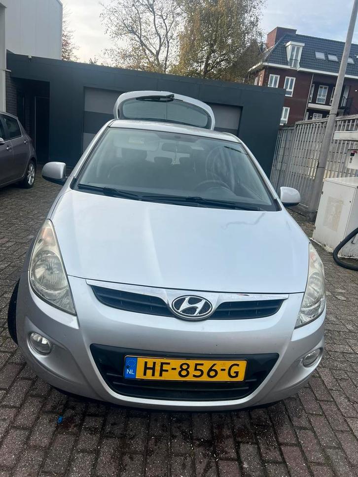 Hyundai i20 1.2 5-DRS 2009 Grijs, Auto's, Hyundai, Particulier, i20, Benzine, A, Hatchback, Handgeschakeld, Geïmporteerd, Zilver of Grijs