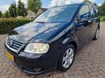Volkswagen Touran grijs kenteken bomvol, Auto's, Bestelauto's, Automaat, 4 cilinders, Volkswagen, Zwart