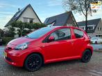 Toyota Aygo 31.000 km 1e Eigenaar Dealerauto NAP, Voorwielaandrijving, Stof, Gebruikt, Zwart